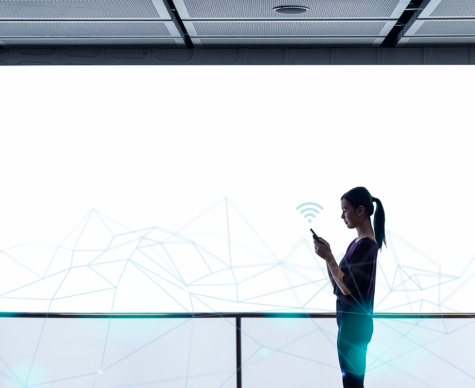 mujer con wifi